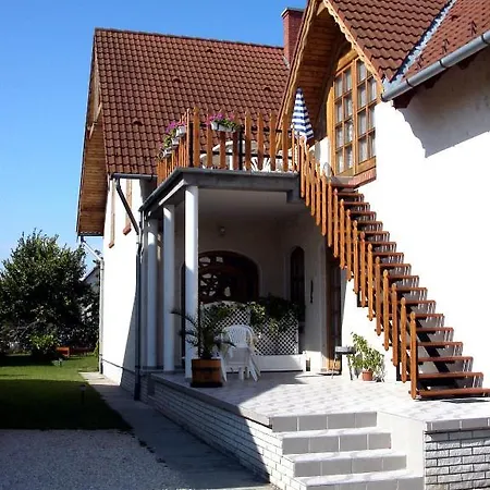 Balla Apartmanhaz アパート