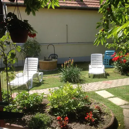 Balla Apartmanhaz アパート